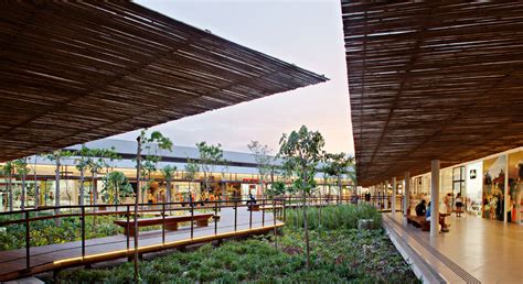Serramar Shopping.
